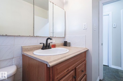 16025 100A Avenue, Edmonton, AB - Indoor Photo Showing Bathroom
