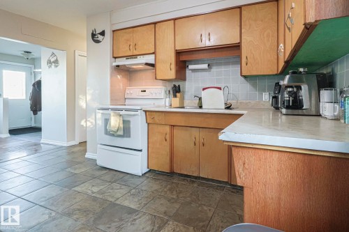 16025 100A Avenue, Edmonton, AB - Indoor Photo Showing Kitchen