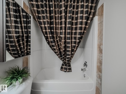 12 671 Silver Berry Road, Edmonton, AB - Indoor Photo Showing Bathroom