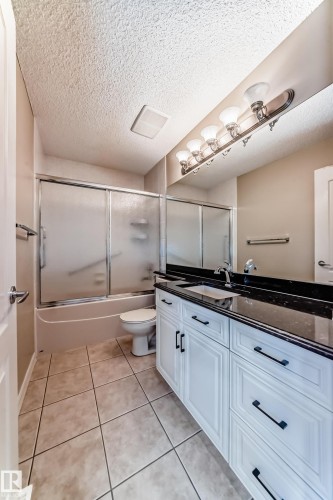 203 Darlington Crescent, Edmonton, AB - Indoor Photo Showing Bathroom