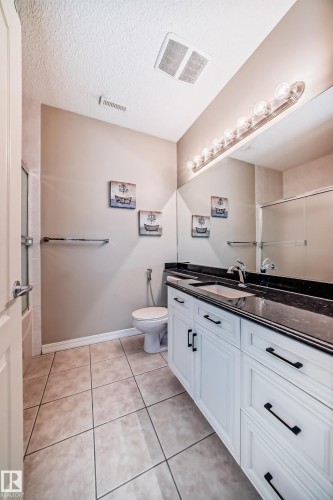 203 Darlington Crescent, Edmonton, AB - Indoor Photo Showing Bathroom