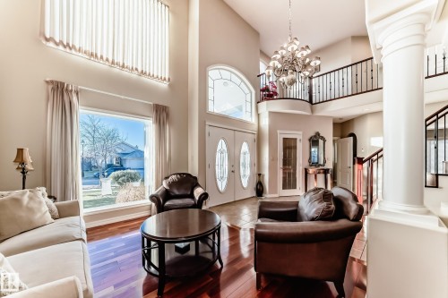 203 Darlington Crescent, Edmonton, AB - Indoor Photo Showing Living Room