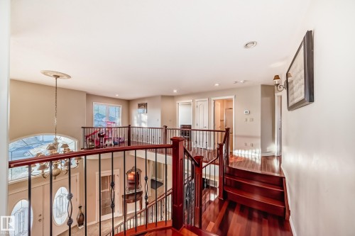 203 Darlington Crescent, Edmonton, AB - Indoor Photo Showing Other Room