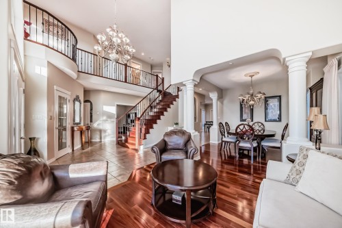 203 Darlington Crescent, Edmonton, AB - Indoor Photo Showing Living Room