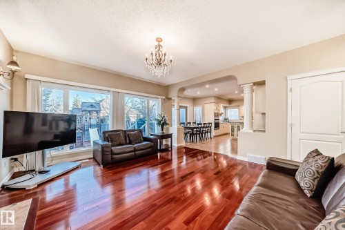 203 Darlington Crescent, Edmonton, AB - Indoor Photo Showing Living Room