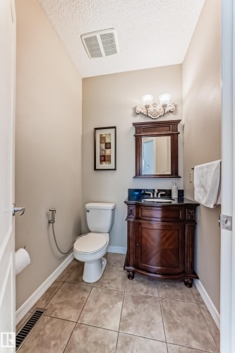 203 Darlington Crescent, Edmonton, AB - Indoor Photo Showing Bathroom