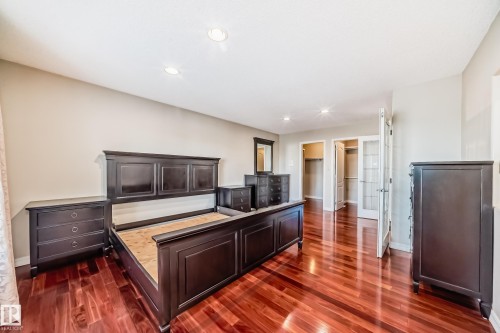 203 Darlington Crescent, Edmonton, AB - Indoor Photo Showing Other Room