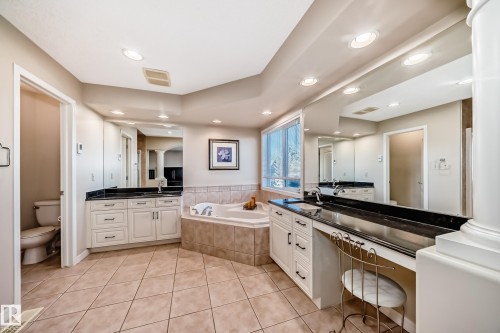 203 Darlington Crescent, Edmonton, AB - Indoor Photo Showing Bathroom
