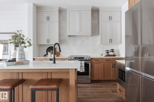 16 Emerald Way, Spruce Grove, AB - Indoor Photo Showing Kitchen With Upgraded Kitchen