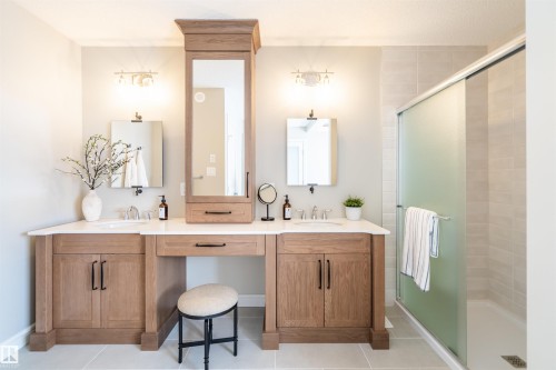 1611 14 Street, Edmonton, AB - Indoor Photo Showing Bathroom