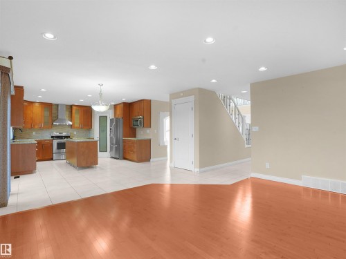 4534 162 Avenue, Edmonton, AB - Indoor Photo Showing Kitchen