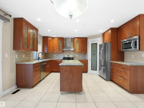 4534 162 Avenue, Edmonton, AB - Indoor Photo Showing Kitchen