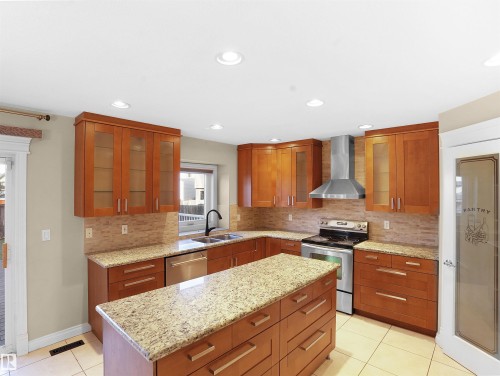 4534 162 Avenue, Edmonton, AB - Indoor Photo Showing Kitchen With Double Sink