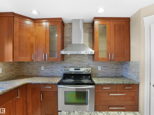4534 162 Avenue, Edmonton, AB - Indoor Photo Showing Kitchen