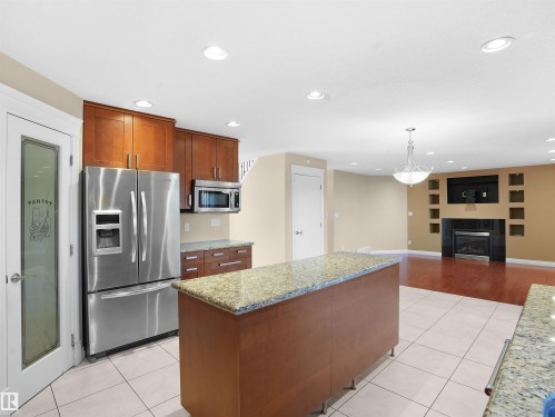 4534 162 Avenue, Edmonton, AB - Indoor Photo Showing Kitchen With Upgraded Kitchen