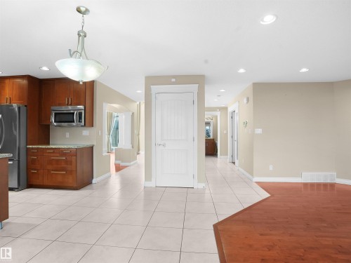 4534 162 Avenue, Edmonton, AB - Indoor Photo Showing Kitchen
