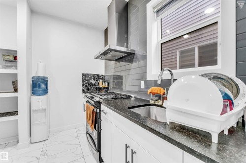 1216 15 Street, Edmonton, AB - Indoor Photo Showing Kitchen