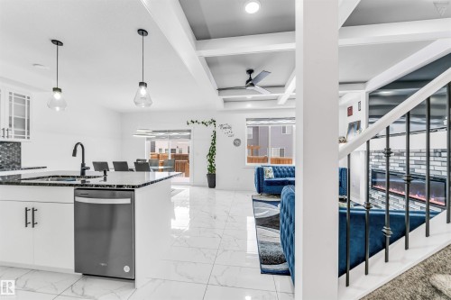 1216 15 Street, Edmonton, AB - Indoor Photo Showing Kitchen With Upgraded Kitchen