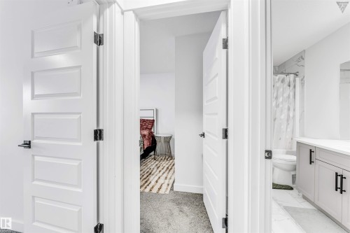1216 15 Street, Edmonton, AB - Indoor Photo Showing Bathroom
