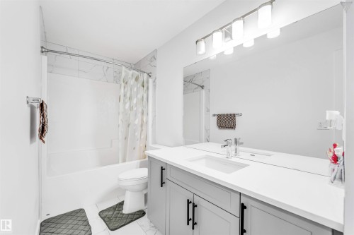 1216 15 Street, Edmonton, AB - Indoor Photo Showing Bathroom