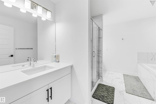 1216 15 Street, Edmonton, AB - Indoor Photo Showing Bathroom