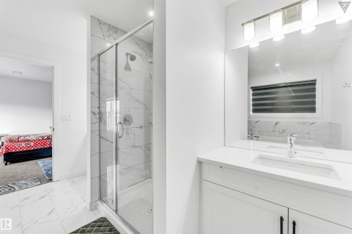 1216 15 Street, Edmonton, AB - Indoor Photo Showing Bathroom
