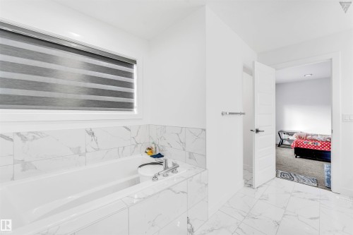 1216 15 Street, Edmonton, AB - Indoor Photo Showing Bathroom