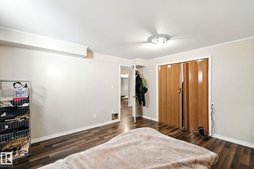 7836 7 Avenue, Edmonton, AB - Indoor Photo Showing Bedroom