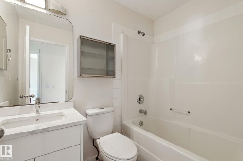 7836 7 Avenue, Edmonton, AB - Indoor Photo Showing Bathroom