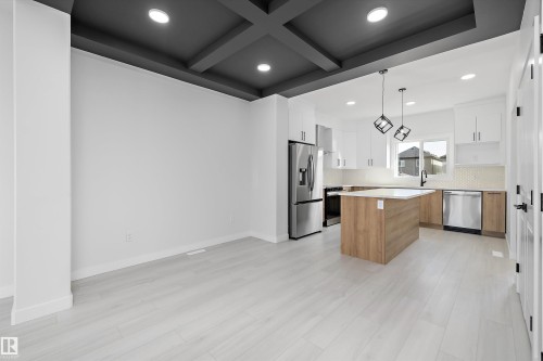 2109 Crossbill Lane, Edmonton, AB - Indoor Photo Showing Kitchen With Upgraded Kitchen