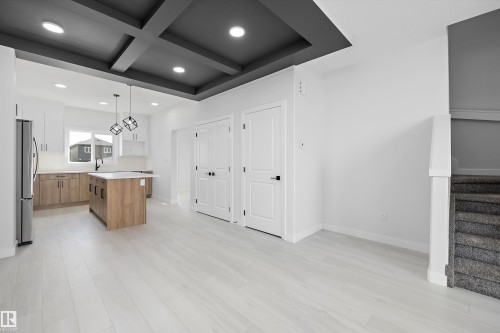 2109 Crossbill Lane, Edmonton, AB - Indoor Photo Showing Kitchen