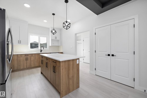 2109 Crossbill Lane, Edmonton, AB - Indoor Photo Showing Kitchen