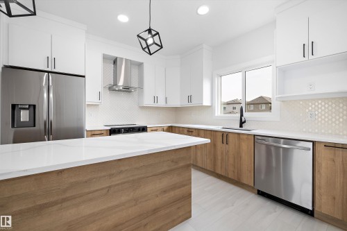 2109 Crossbill Lane, Edmonton, AB - Indoor Photo Showing Kitchen
