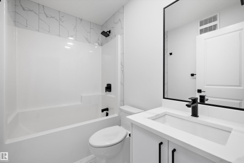 2109 Crossbill Lane, Edmonton, AB - Indoor Photo Showing Bathroom