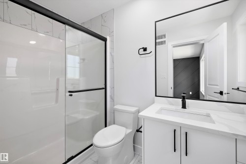 2109 Crossbill Lane, Edmonton, AB - Indoor Photo Showing Bathroom