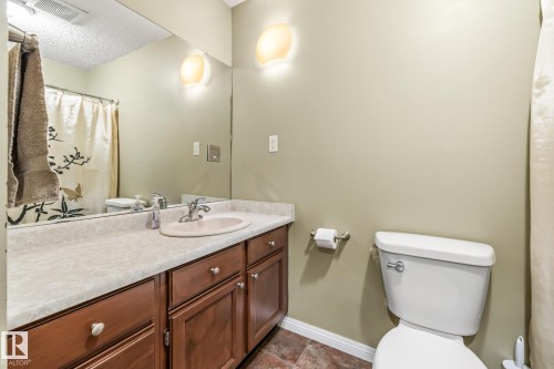 11907 164 Avenue, Edmonton, AB - Indoor Photo Showing Bathroom