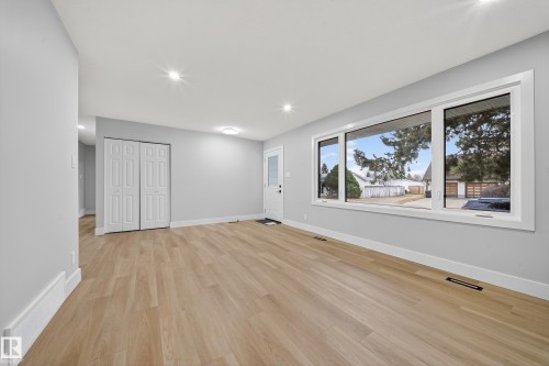 7820 22 Ave, Edmonton, AB - Indoor