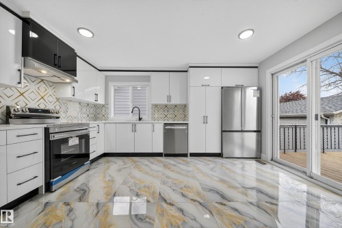 7820 22 Ave, Edmonton, AB - Indoor Photo Showing Kitchen With Stainless Steel Kitchen With Upgraded Kitchen