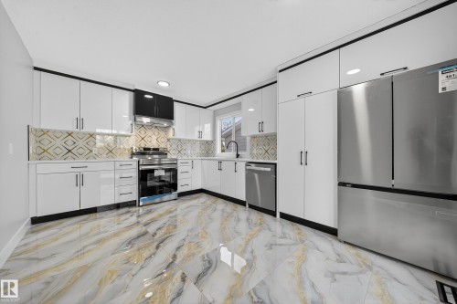 7820 22 Ave, Edmonton, AB - Indoor Photo Showing Kitchen With Stainless Steel Kitchen