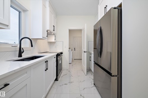 6879 Knox Loop, Edmonton, AB - Indoor Photo Showing Kitchen With Double Sink With Upgraded Kitchen