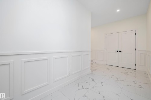 6879 Knox Loop, Edmonton, AB - Indoor Photo Showing Other Room