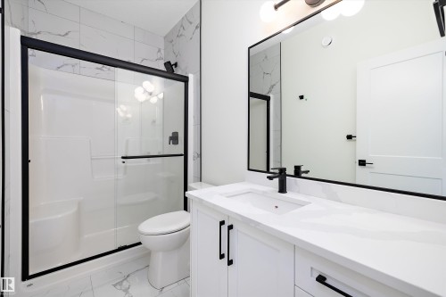 6879 Knox Loop, Edmonton, AB - Indoor Photo Showing Bathroom