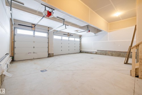 6879 Knox Loop, Edmonton, AB - Indoor Photo Showing Garage
