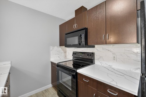 222 1180 Hyndman Road, Edmonton, AB - Indoor Photo Showing Kitchen