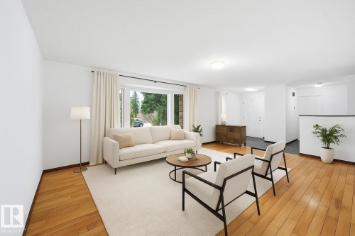 4240 86 Street, Edmonton, AB - Indoor Photo Showing Living Room
