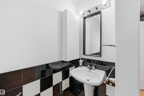 4240 86 Street, Edmonton, AB - Indoor Photo Showing Bathroom