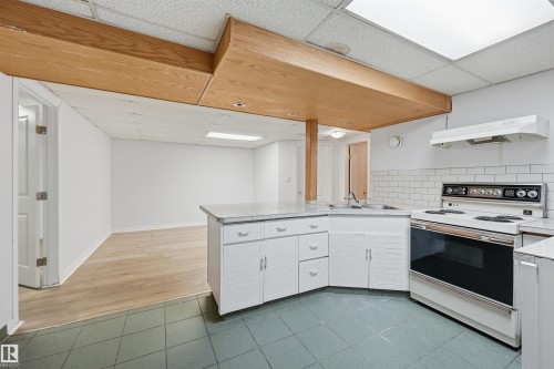 4240 86 Street, Edmonton, AB - Indoor Photo Showing Kitchen