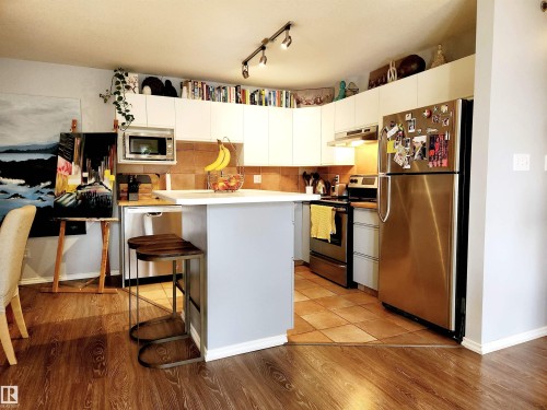 318 10508 119 Street, Edmonton, AB - Indoor Photo Showing Kitchen