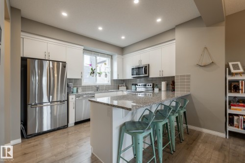 5 2072 Wonnacott Way, Edmonton, AB - Indoor Photo Showing Kitchen With Upgraded Kitchen