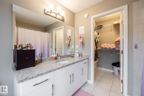 5 2072 Wonnacott Way, Edmonton, AB - Indoor Photo Showing Bathroom